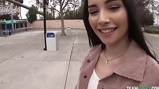 Aria Lee - Flashing At The Theme Park